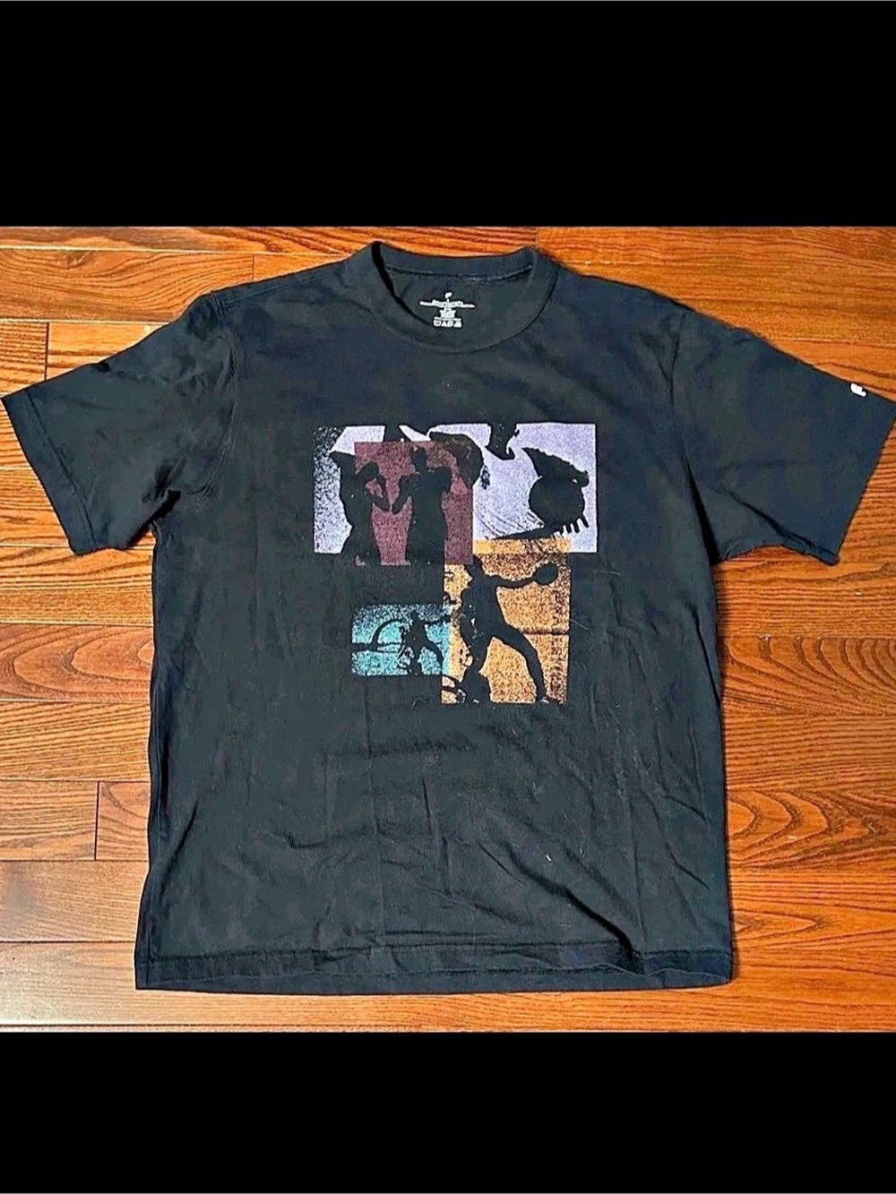 Fabletics Graphic Short Sleeve T-Shirt in Black size large